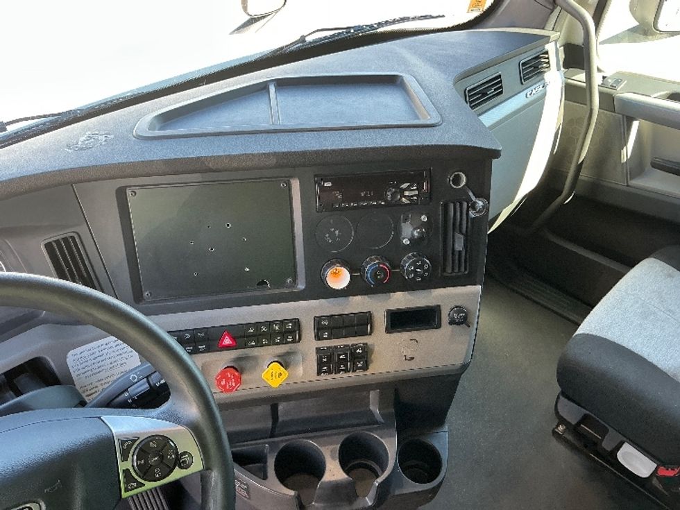 Sleeper Tractor-Heavy Duty Tractors-Freightliner-2021-T12664ST-Las Vegas-NV-536,062\n\t\tmiles-$ 66,250 - Image 11