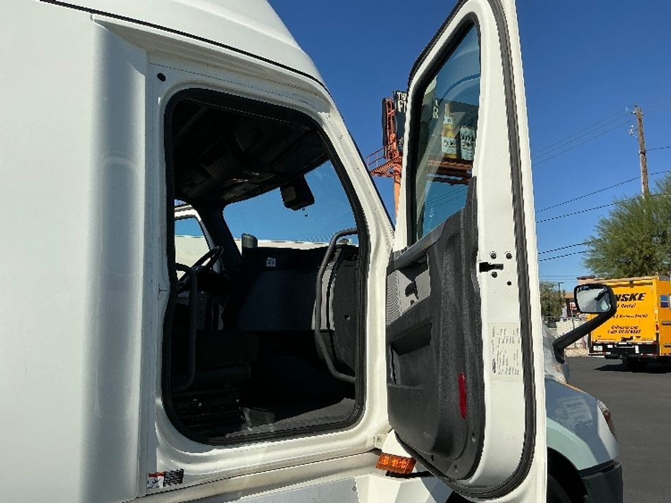 Sleeper Tractor-Heavy Duty Tractors-Freightliner-2021-T12664ST-Las Vegas-NV-536,062\n\t\tmiles-$ 66,250 - Image 12