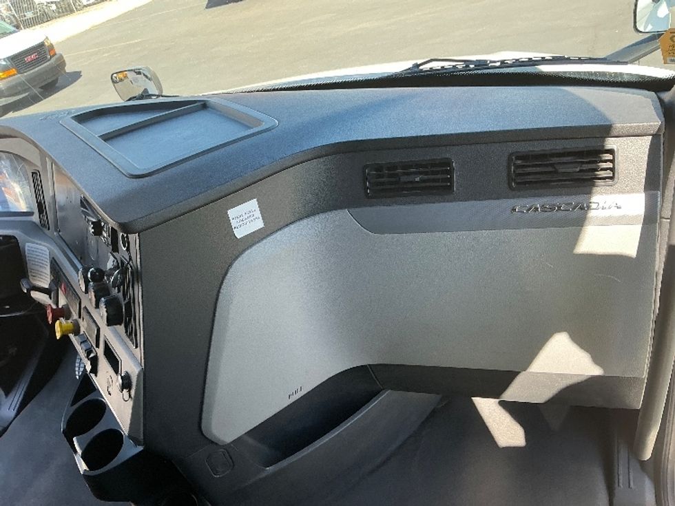 Sleeper Tractor-Heavy Duty Tractors-Freightliner-2021-T12664ST-Las Vegas-NV-536,062\n\t\tmiles-$ 66,250 - Image 13