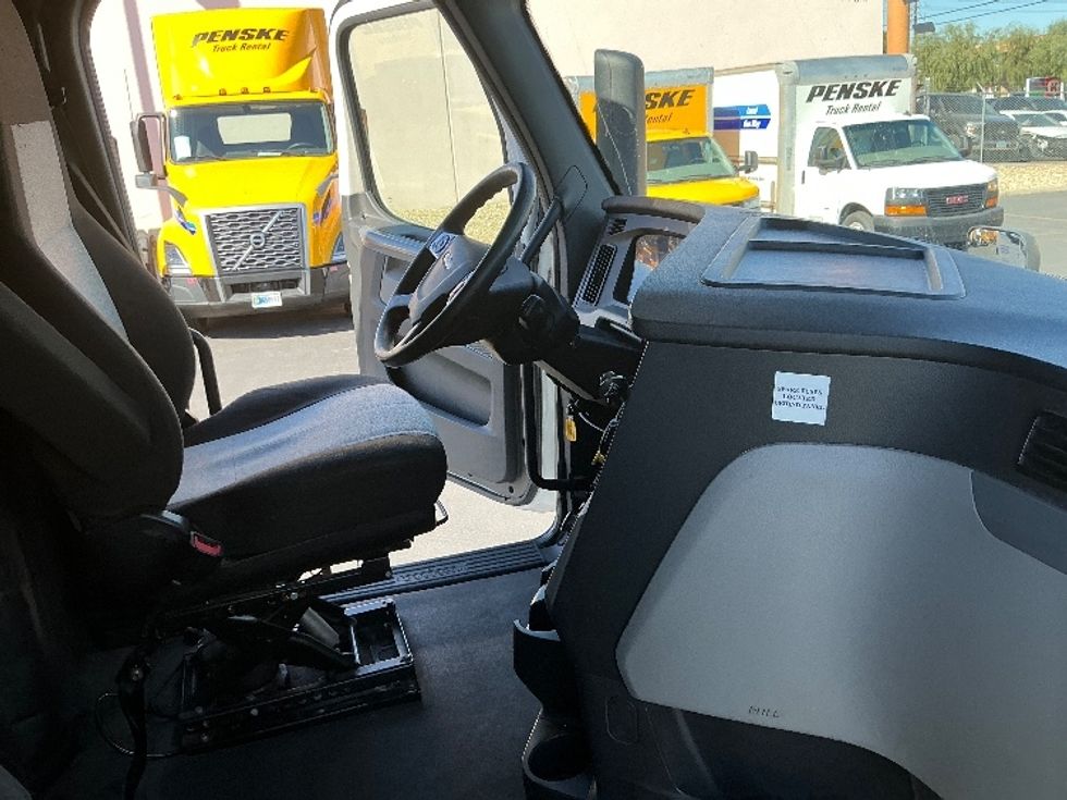 Sleeper Tractor-Heavy Duty Tractors-Freightliner-2021-T12664ST-Las Vegas-NV-536,062\n\t\tmiles-$ 66,250 - Image 14