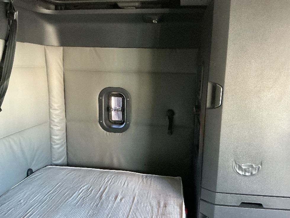 Sleeper Tractor-Heavy Duty Tractors-Freightliner-2021-T12664ST-Las Vegas-NV-536,062\n\t\tmiles-$ 66,250 - Image 17