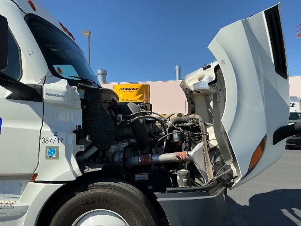 Sleeper Tractor-Heavy Duty Tractors-Freightliner-2021-T12664ST-Las Vegas-NV-536,062\n\t\tmiles-$ 66,250 - Image 18