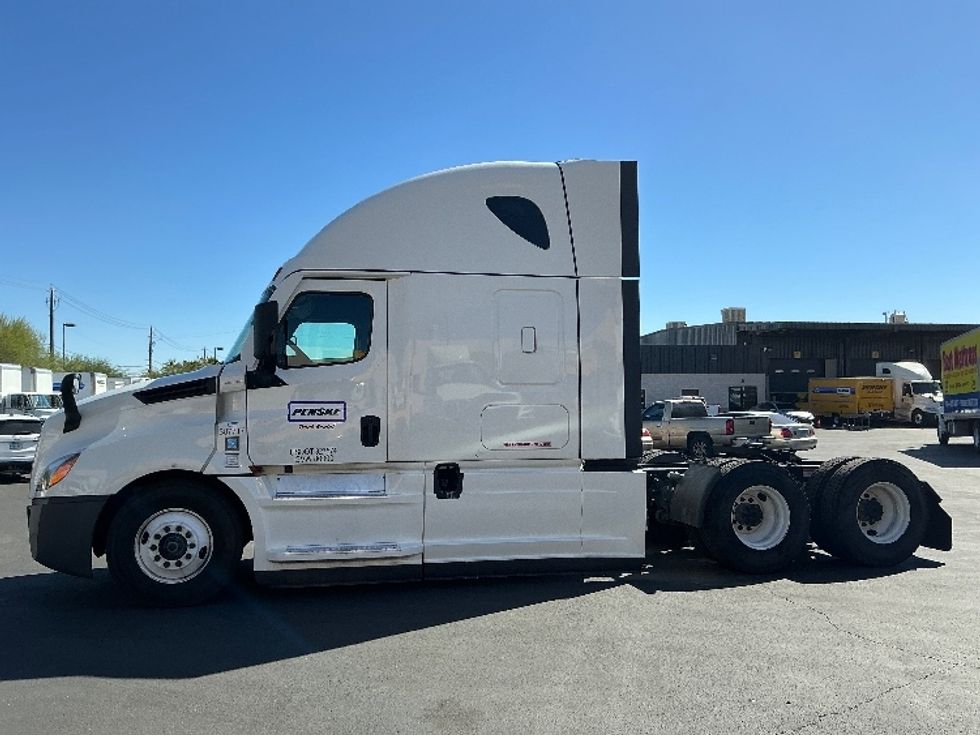Sleeper Tractor-Heavy Duty Tractors-Freightliner-2021-T12664ST-Las Vegas-NV-536,062\n\t\tmiles-$ 66,250 - Image 4