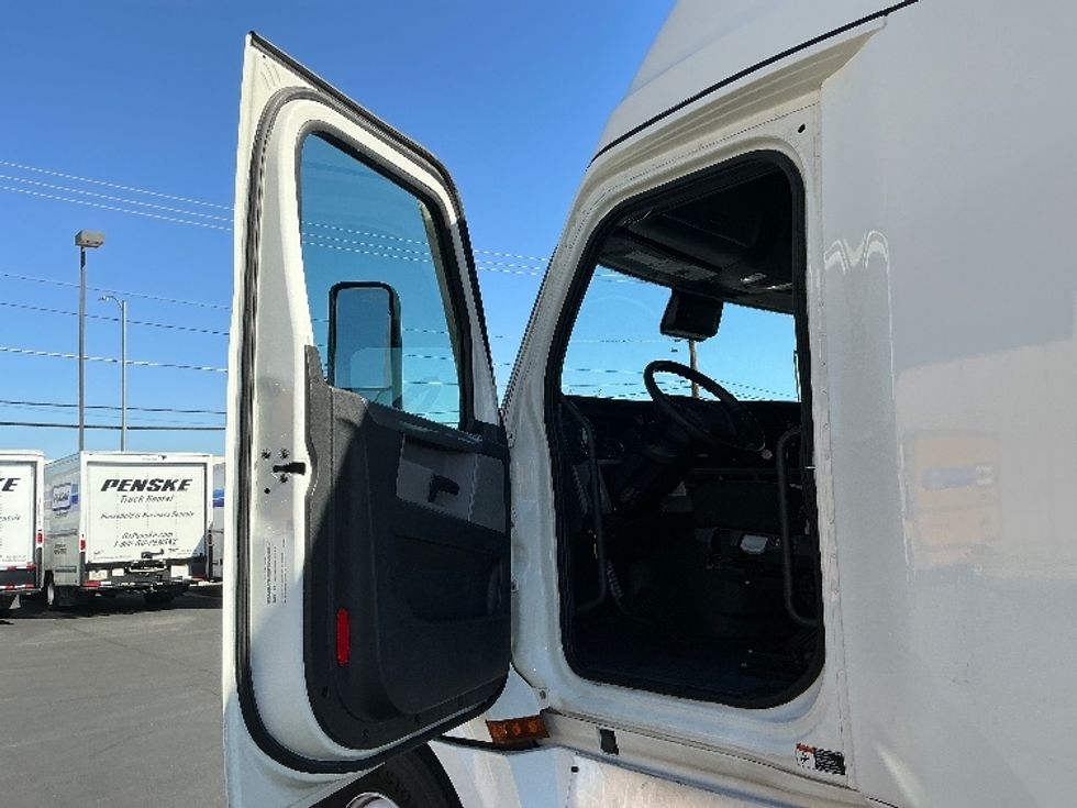 Sleeper Tractor-Heavy Duty Tractors-Freightliner-2021-T12664ST-Las Vegas-NV-536,062\n\t\tmiles-$ 66,250 - Image 9