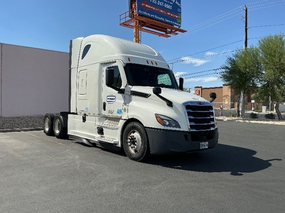Sleeper Tractor-Heavy Duty Tractors-Freightliner-2021-T12664ST-Las Vegas-NV-538,386\n\t\tmiles-$ 67,000 - Image 1