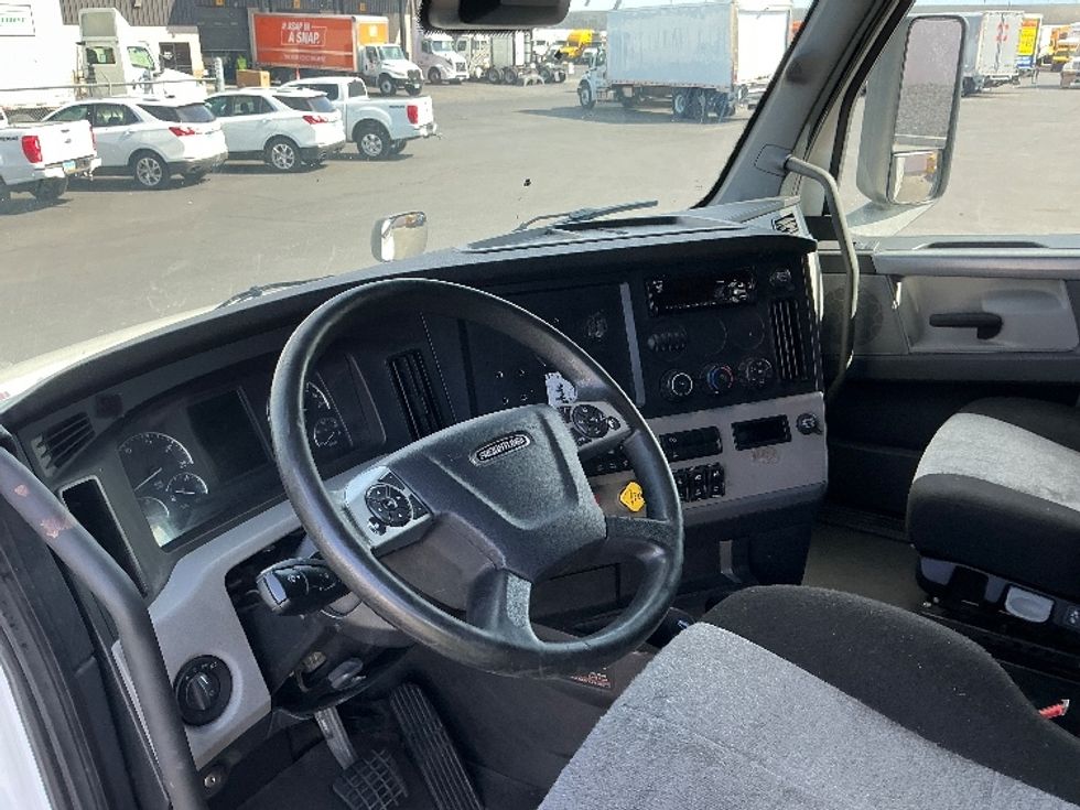 Sleeper Tractor-Heavy Duty Tractors-Freightliner-2021-T12664ST-Las Vegas-NV-538,386\n\t\tmiles-$ 67,000 - Image 10
