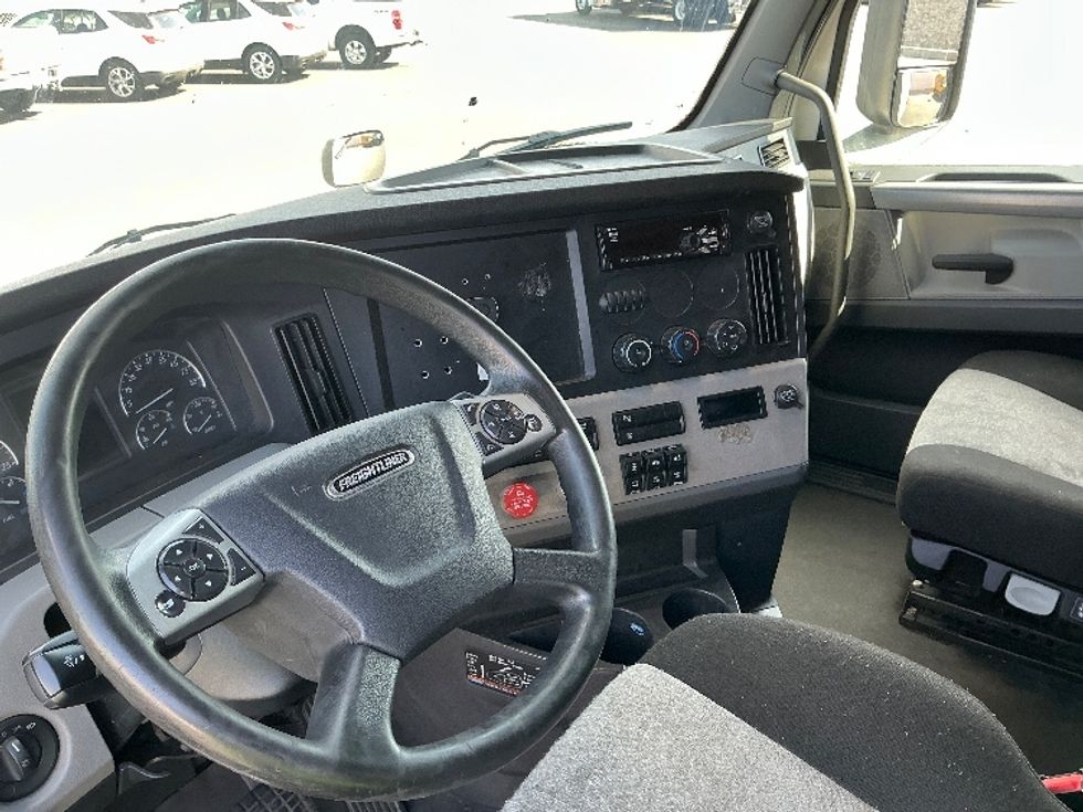 Sleeper Tractor-Heavy Duty Tractors-Freightliner-2021-T12664ST-Las Vegas-NV-538,386\n\t\tmiles-$ 67,000 - Image 11