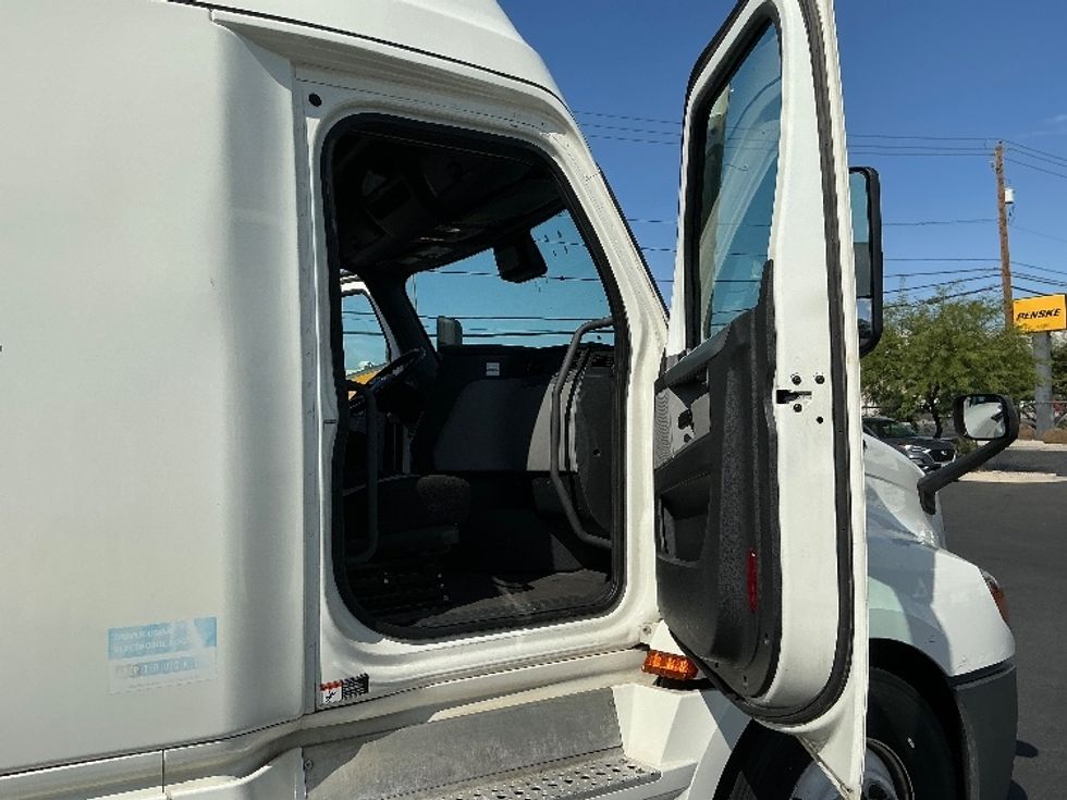 Sleeper Tractor-Heavy Duty Tractors-Freightliner-2021-T12664ST-Las Vegas-NV-538,386\n\t\tmiles-$ 67,000 - Image 13