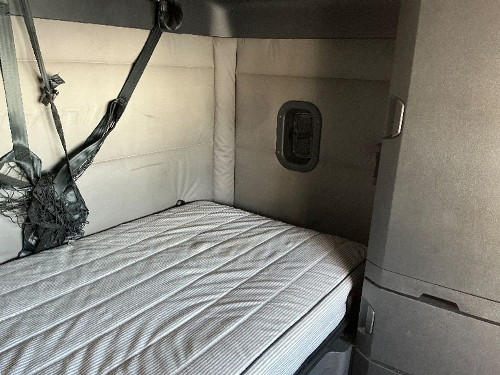 Sleeper Tractor-Heavy Duty Tractors-Freightliner-2021-T12664ST-Las Vegas-NV-538,386\n\t\tmiles-$ 67,000 - Image 18