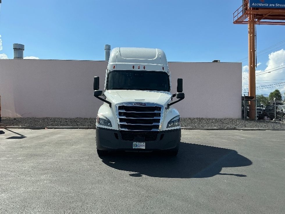 Sleeper Tractor-Heavy Duty Tractors-Freightliner-2021-T12664ST-Las Vegas-NV-538,386\n\t\tmiles-$ 67,000 - Image 2