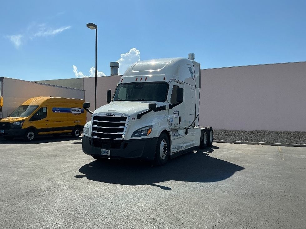 Sleeper Tractor-Heavy Duty Tractors-Freightliner-2021-T12664ST-Las Vegas-NV-538,386\n\t\tmiles-$ 67,000 - Image 3