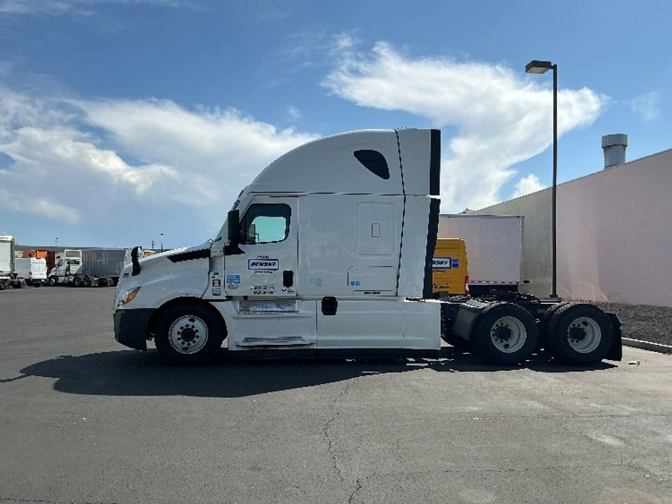 Sleeper Tractor-Heavy Duty Tractors-Freightliner-2021-T12664ST-Las Vegas-NV-538,386\n\t\tmiles-$ 67,000 - Image 4