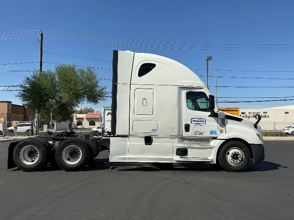 Sleeper Tractor-Heavy Duty Tractors-Freightliner-2021-T12664ST-Las Vegas-NV-538,386\n\t\tmiles-$ 67,000 - Image 8