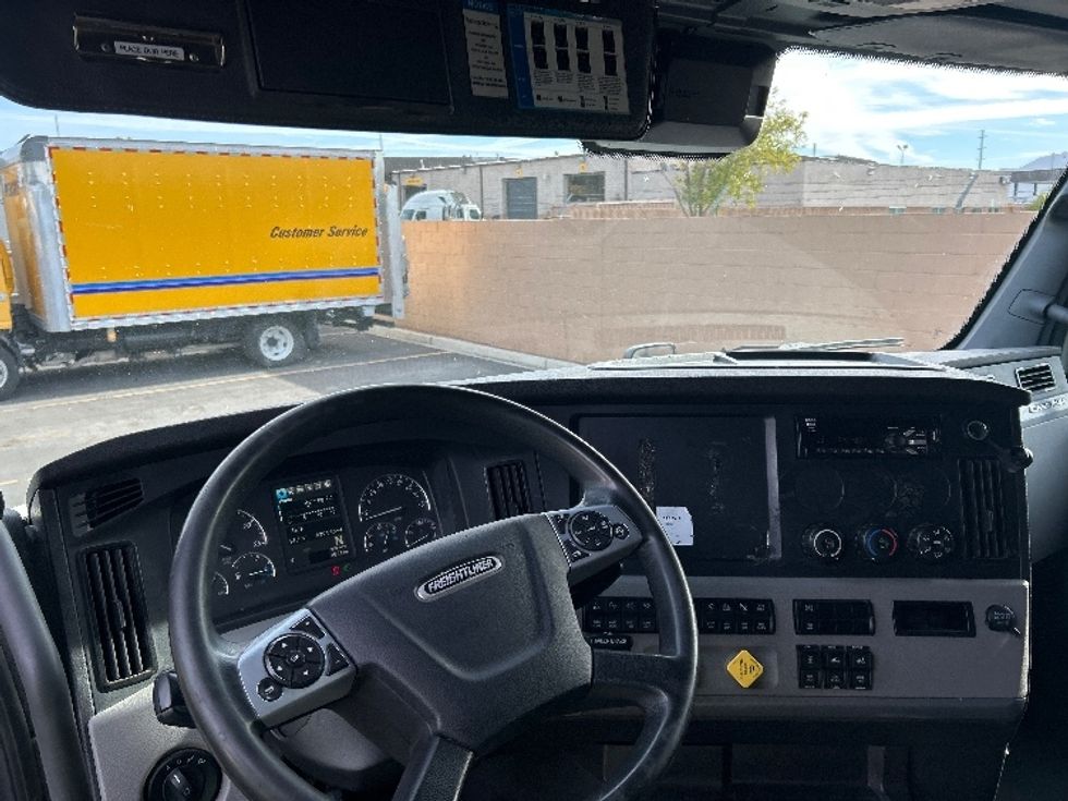 Sleeper Tractor-Heavy Duty Tractors-Freightliner-2021-T12664ST-Las Vegas-NV-539,534\n\t\tmiles-$ 66,000 - Image 11
