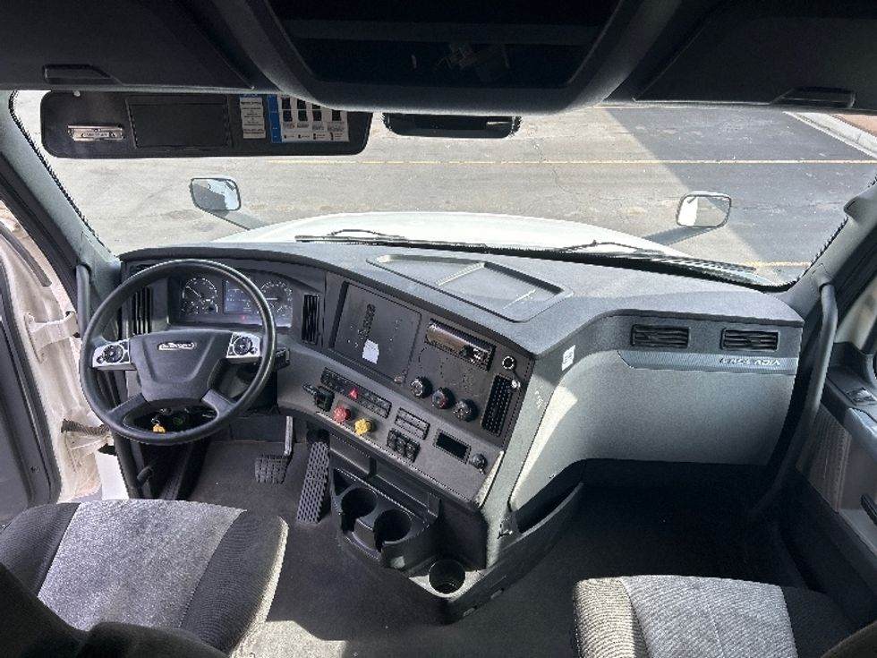 Sleeper Tractor-Heavy Duty Tractors-Freightliner-2021-T12664ST-Las Vegas-NV-539,534\n\t\tmiles-$ 66,000 - Image 12