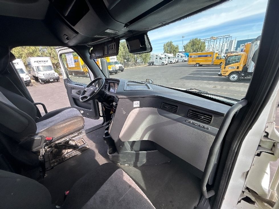 Sleeper Tractor-Heavy Duty Tractors-Freightliner-2021-T12664ST-Las Vegas-NV-539,534\n\t\tmiles-$ 66,000 - Image 15