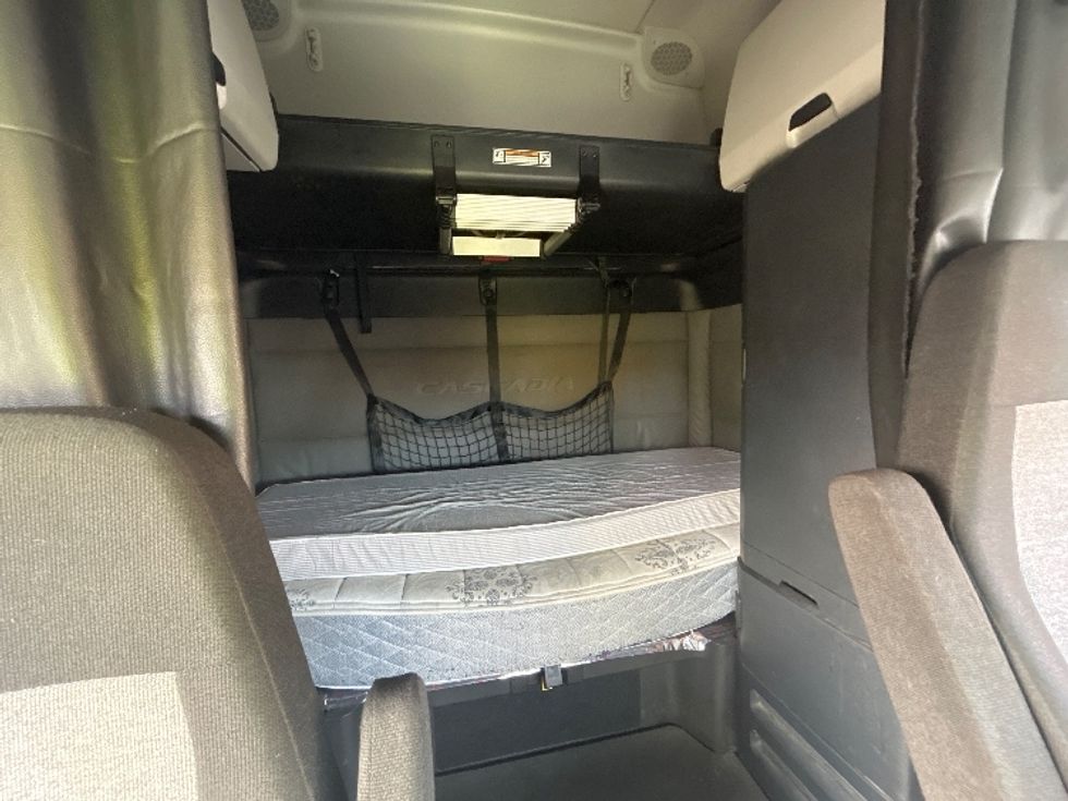 Sleeper Tractor-Heavy Duty Tractors-Freightliner-2021-T12664ST-Las Vegas-NV-539,534\n\t\tmiles-$ 66,000 - Image 16