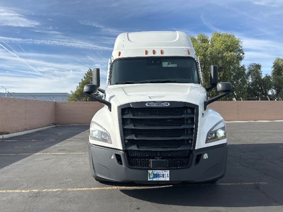 Sleeper Tractor-Heavy Duty Tractors-Freightliner-2021-T12664ST-Las Vegas-NV-539,534\n\t\tmiles-$ 66,000 - Image 2