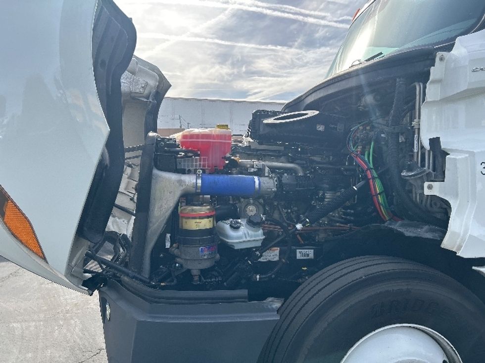 Sleeper Tractor-Heavy Duty Tractors-Freightliner-2021-T12664ST-Las Vegas-NV-539,534\n\t\tmiles-$ 66,000 - Image 21