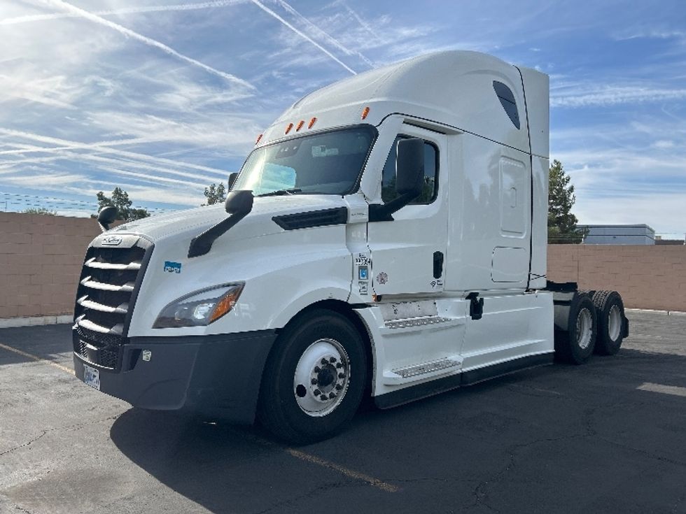 Sleeper Tractor-Heavy Duty Tractors-Freightliner-2021-T12664ST-Las Vegas-NV-539,534\n\t\tmiles-$ 66,000 - Image 3