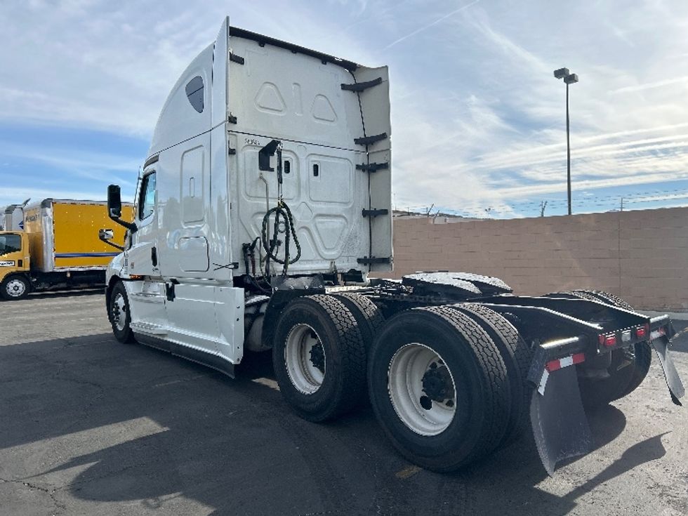 Sleeper Tractor-Heavy Duty Tractors-Freightliner-2021-T12664ST-Las Vegas-NV-539,534\n\t\tmiles-$ 66,000 - Image 5