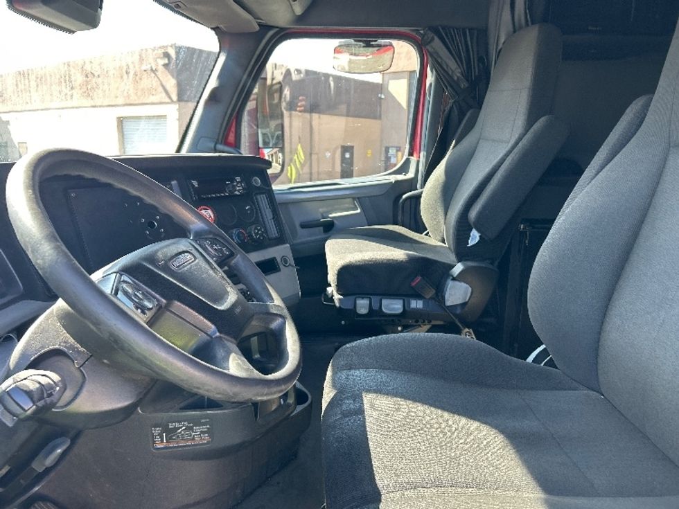 Sleeper Tractor-Heavy Duty Tractors-Freightliner-2021-T12664ST-Las Vegas-NV-612,301\n\t\tmiles-$ 56,250 - Image 10