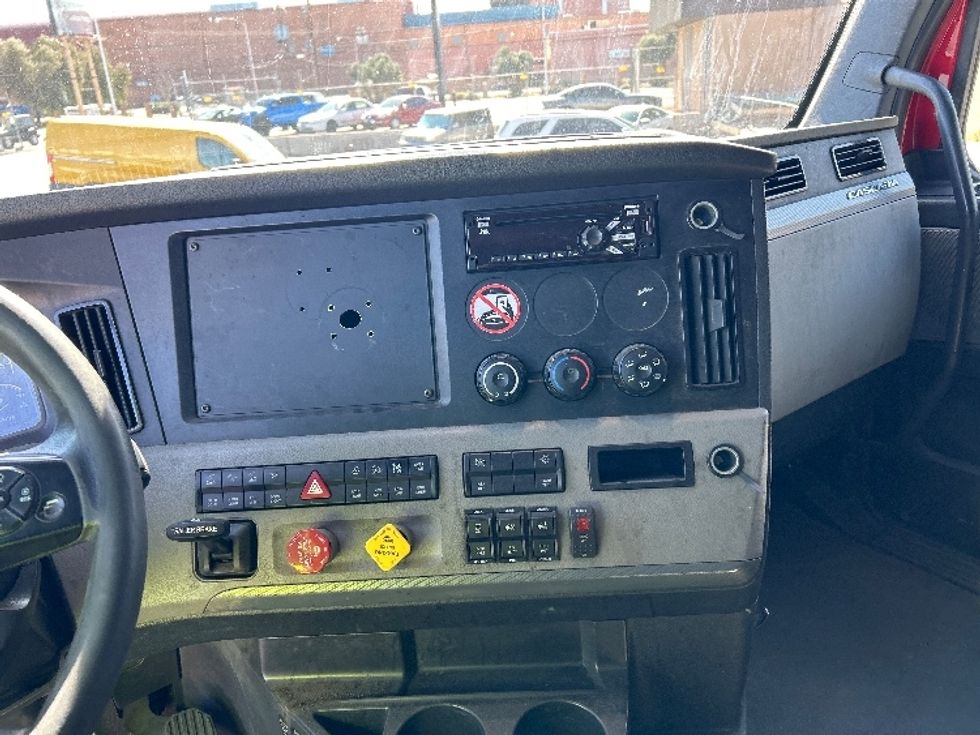 Sleeper Tractor-Heavy Duty Tractors-Freightliner-2021-T12664ST-Las Vegas-NV-612,301\n\t\tmiles-$ 56,250 - Image 12