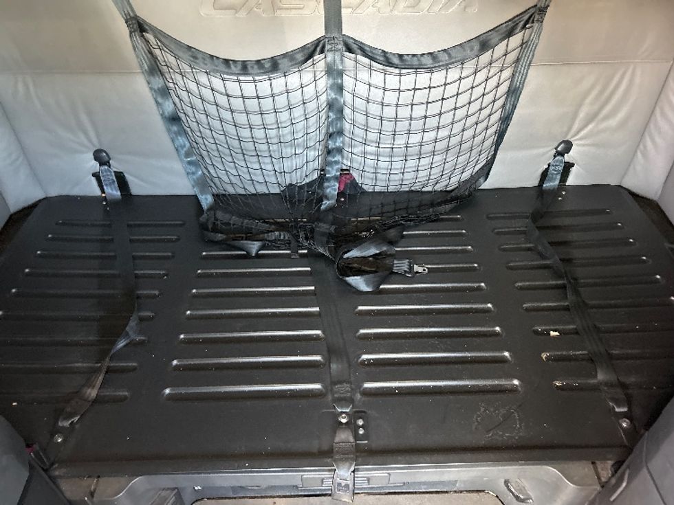 Sleeper Tractor-Heavy Duty Tractors-Freightliner-2021-T12664ST-Las Vegas-NV-612,301\n\t\tmiles-$ 56,250 - Image 17