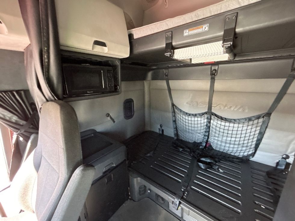 Sleeper Tractor-Heavy Duty Tractors-Freightliner-2021-T12664ST-Las Vegas-NV-612,301\n\t\tmiles-$ 56,250 - Image 19