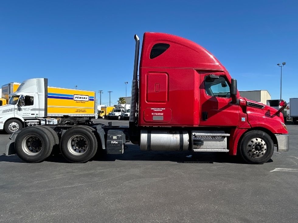Sleeper Tractor-Heavy Duty Tractors-Freightliner-2021-T12664ST-Las Vegas-NV-612,301\n\t\tmiles-$ 56,250 - Image 8