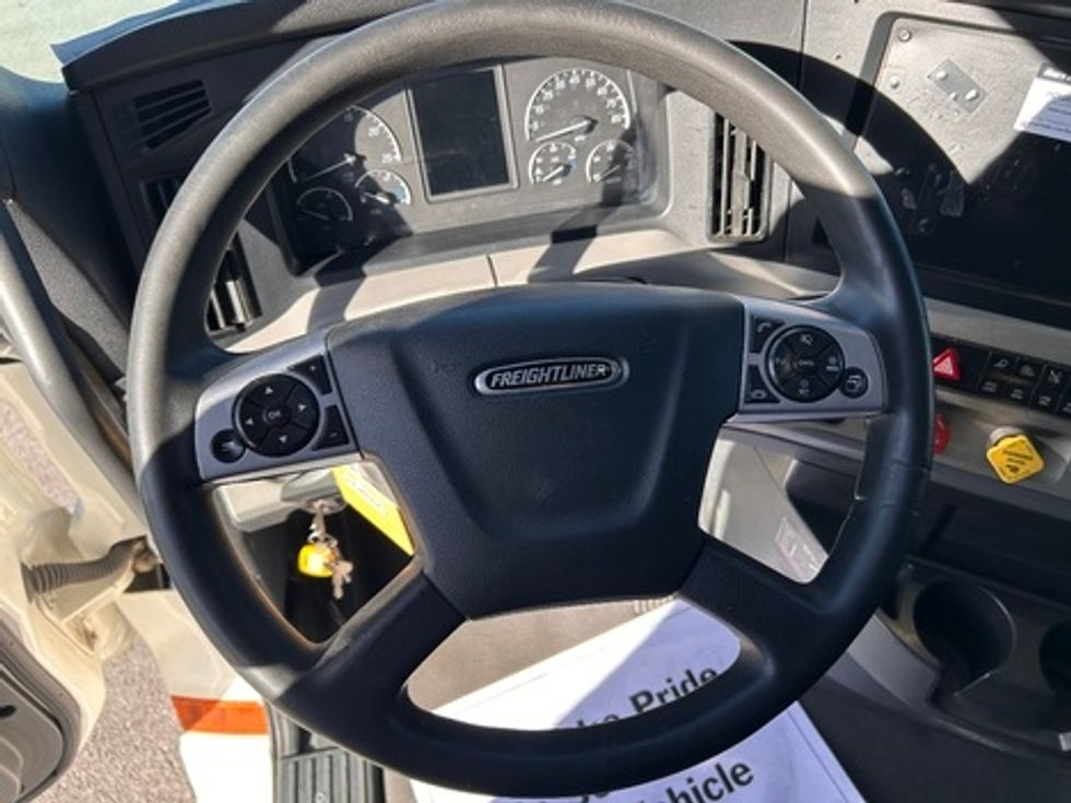 Sleeper Tractor-Heavy Duty Tractors-Freightliner-2021-T12664ST-Lenexa-KS-513,043\n\t\tmiles-$ 63,500 - Image 11