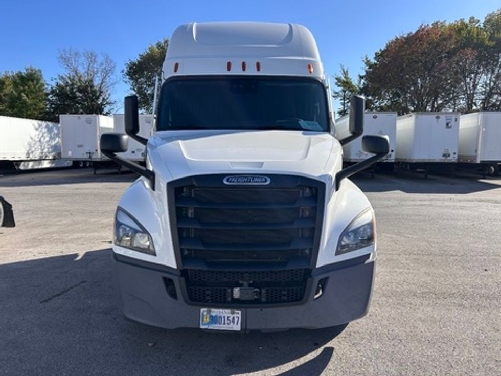 Sleeper Tractor-Heavy Duty Tractors-Freightliner-2021-T12664ST-Lenexa-KS-513,043\n\t\tmiles-$ 63,500 - Image 2