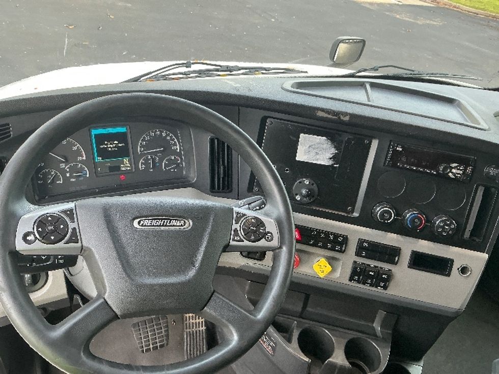 Sleeper Tractor-Heavy Duty Tractors-Freightliner-2021-T12664ST-Lexington-KY-567,907\n\t\tmiles-$ 56,250 - Image 11