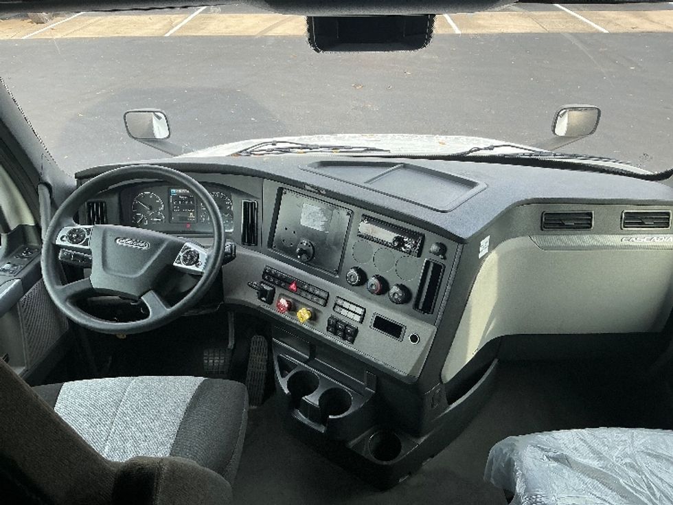 Sleeper Tractor-Heavy Duty Tractors-Freightliner-2021-T12664ST-Lexington-KY-567,907\n\t\tmiles-$ 56,250 - Image 12
