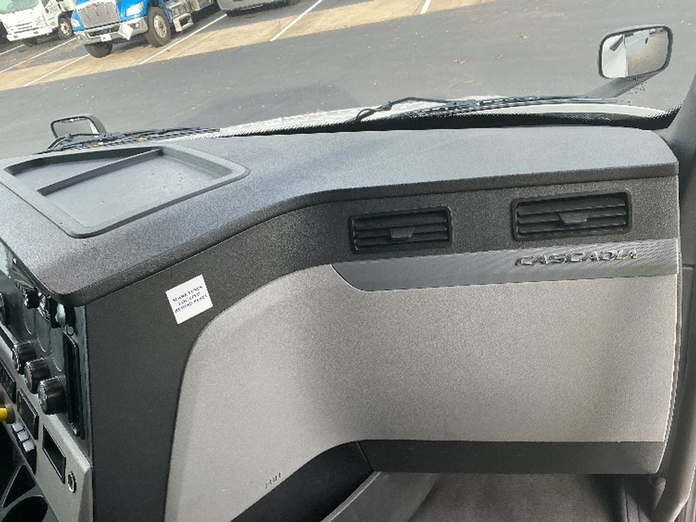 Sleeper Tractor-Heavy Duty Tractors-Freightliner-2021-T12664ST-Lexington-KY-567,907\n\t\tmiles-$ 56,250 - Image 15