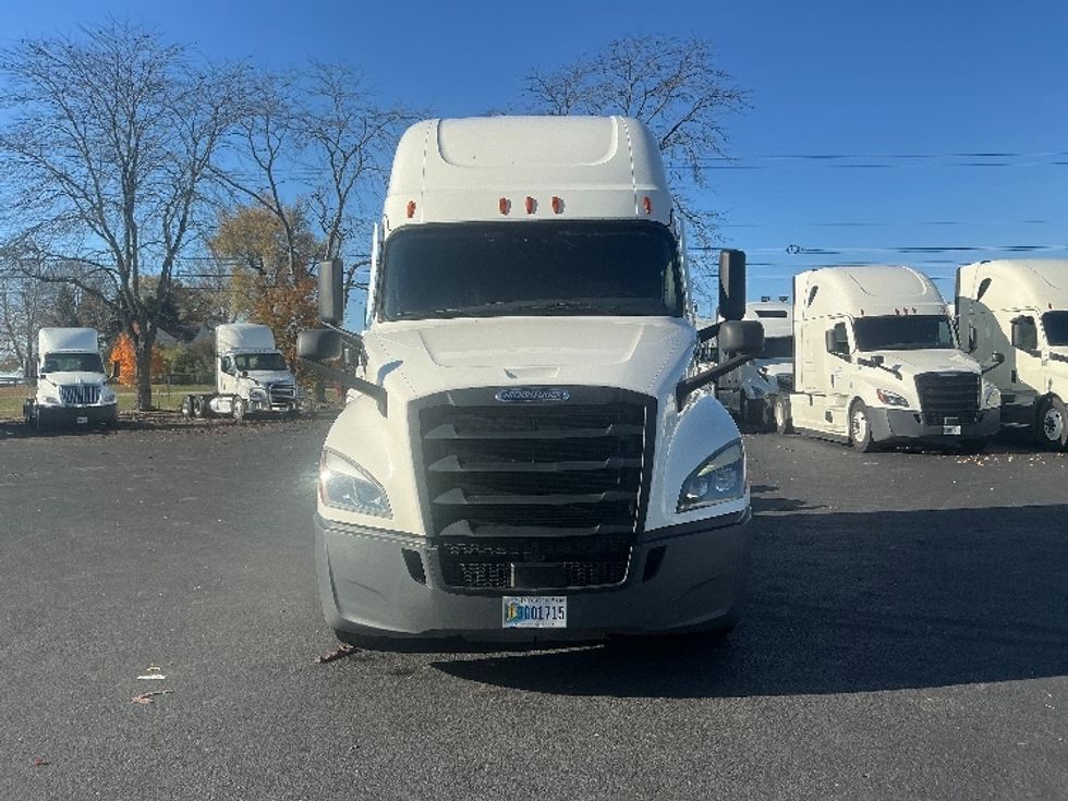 Sleeper Tractor-Heavy Duty Tractors-Freightliner-2021-T12664ST-Lexington-KY-567,907\n\t\tmiles-$ 56,250 - Image 2