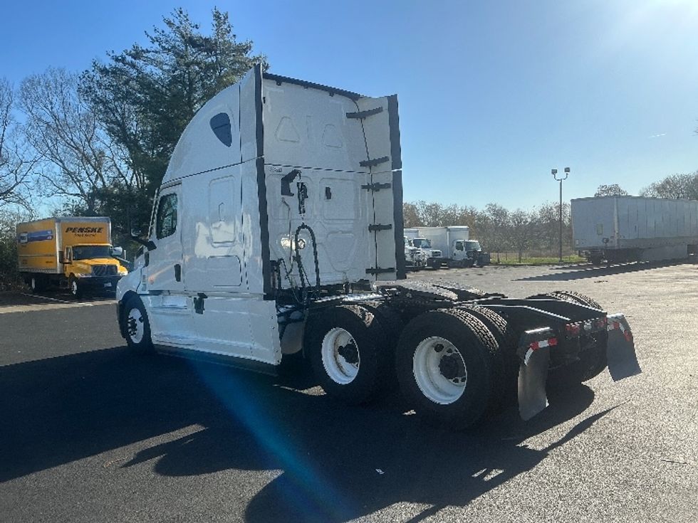 Sleeper Tractor-Heavy Duty Tractors-Freightliner-2021-T12664ST-Lexington-KY-567,907\n\t\tmiles-$ 56,250 - Image 5