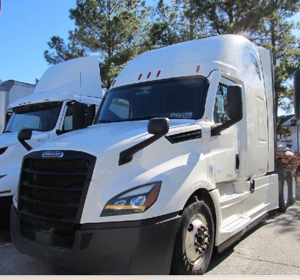 Sleeper Tractor-Heavy Duty Tractors-Freightliner-2021-T12664ST-Lexington-SC-387,074\n\t\tmiles-$ 72,750 - Image 2
