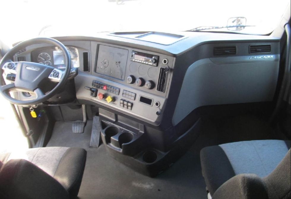 Sleeper Tractor-Heavy Duty Tractors-Freightliner-2021-T12664ST-Lexington-SC-387,074\n\t\tmiles-$ 72,750 - Image 6