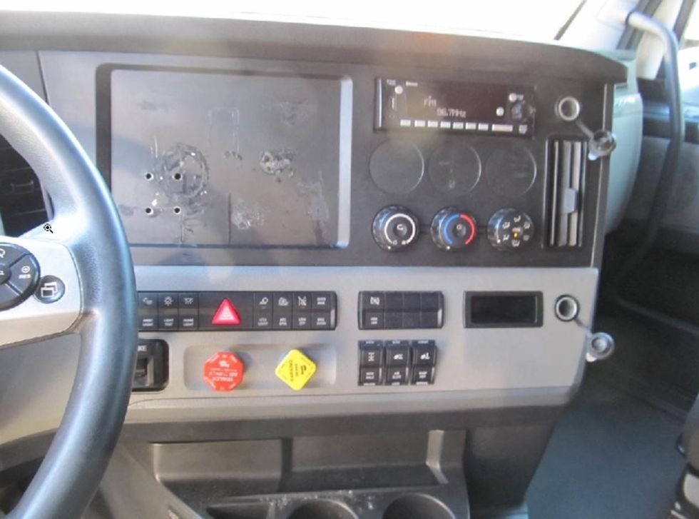 Sleeper Tractor-Heavy Duty Tractors-Freightliner-2021-T12664ST-Lexington-SC-387,074\n\t\tmiles-$ 72,750 - Image 7