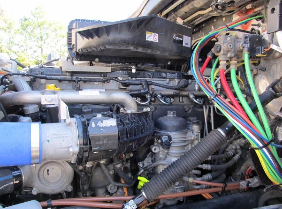 Sleeper Tractor-Heavy Duty Tractors-Freightliner-2021-T12664ST-Lexington-SC-387,074\n\t\tmiles-$ 72,750 - Image 9