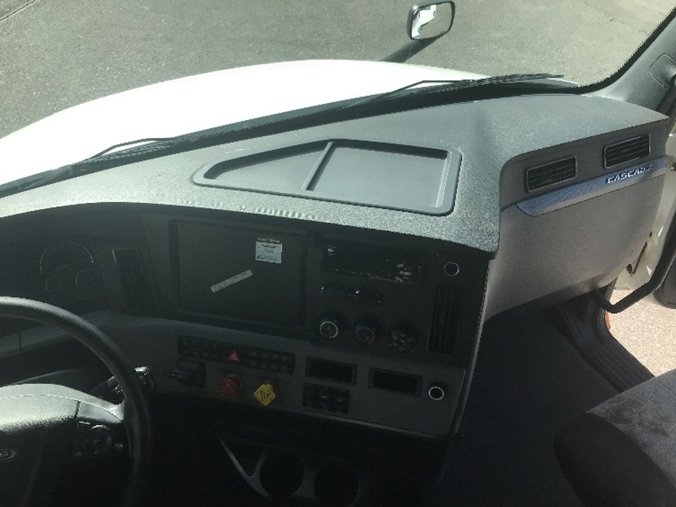 Sleeper Tractor-Heavy Duty Tractors-Freightliner-2021-T12664ST-Lincoln-NE-529,818\n\t\tmiles-$ 59,750 - Image 12