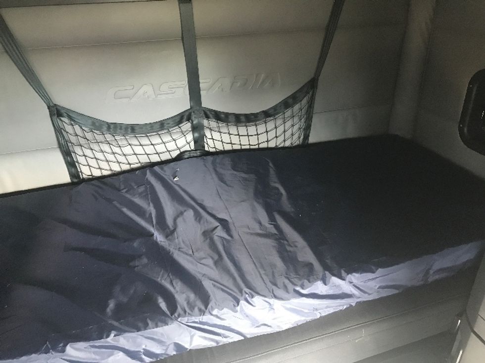 Sleeper Tractor-Heavy Duty Tractors-Freightliner-2021-T12664ST-Lincoln-NE-529,818\n\t\tmiles-$ 59,750 - Image 17