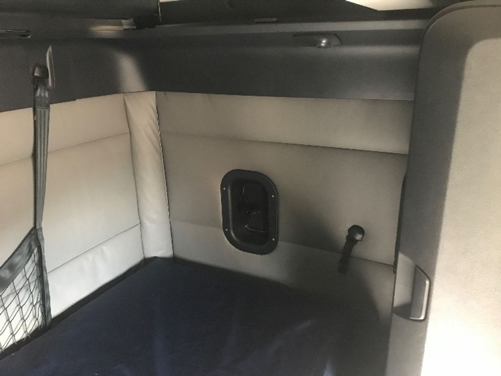 Sleeper Tractor-Heavy Duty Tractors-Freightliner-2021-T12664ST-Lincoln-NE-529,818\n\t\tmiles-$ 59,750 - Image 18