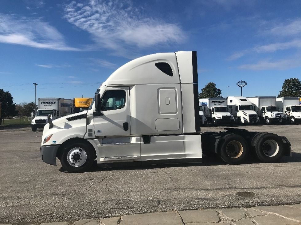 Sleeper Tractor-Heavy Duty Tractors-Freightliner-2021-T12664ST-Lincoln-NE-529,818\n\t\tmiles-$ 59,750 - Image 4