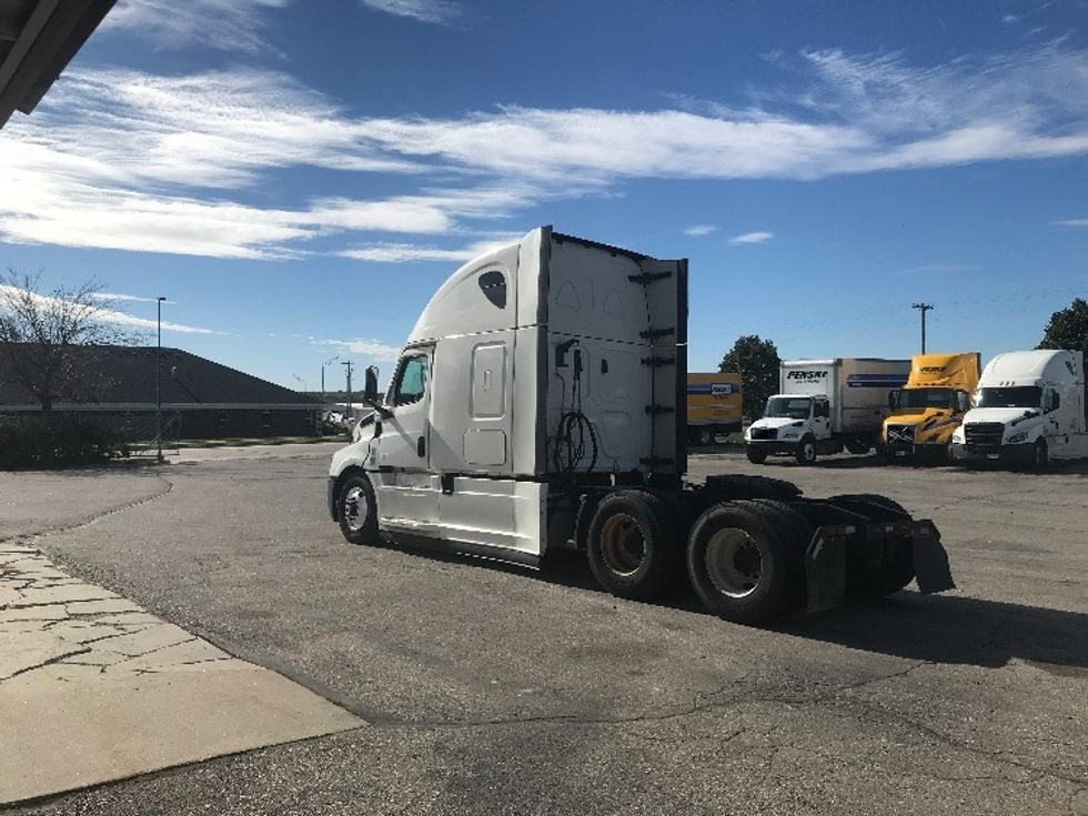 Sleeper Tractor-Heavy Duty Tractors-Freightliner-2021-T12664ST-Lincoln-NE-529,818\n\t\tmiles-$ 59,750 - Image 5