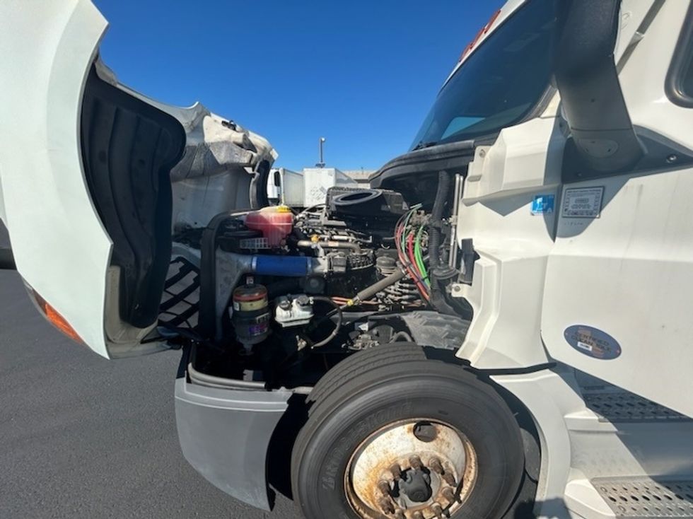 Sleeper Tractor-Heavy Duty Tractors-Freightliner-2021-T12664ST-Linden-NJ-499,100\n\t\tmiles-$ 63,000 - Image 21