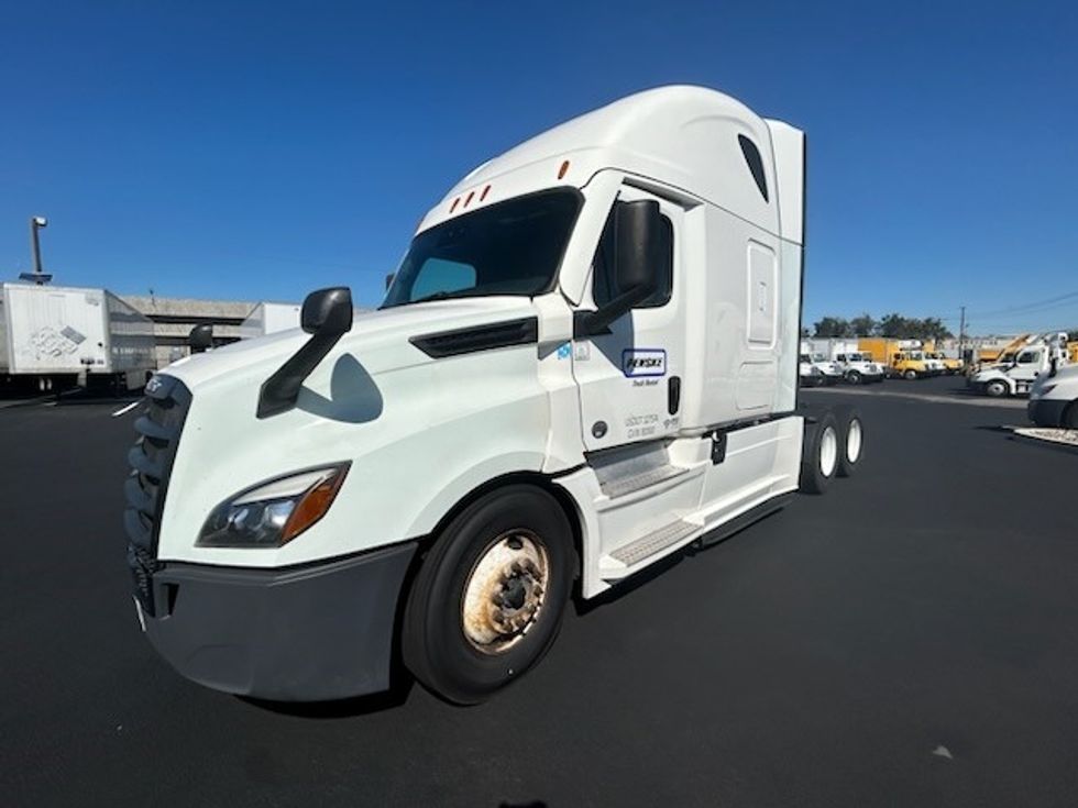 Sleeper Tractor-Heavy Duty Tractors-Freightliner-2021-T12664ST-Linden-NJ-499,100\n\t\tmiles-$ 63,000 - Image 3