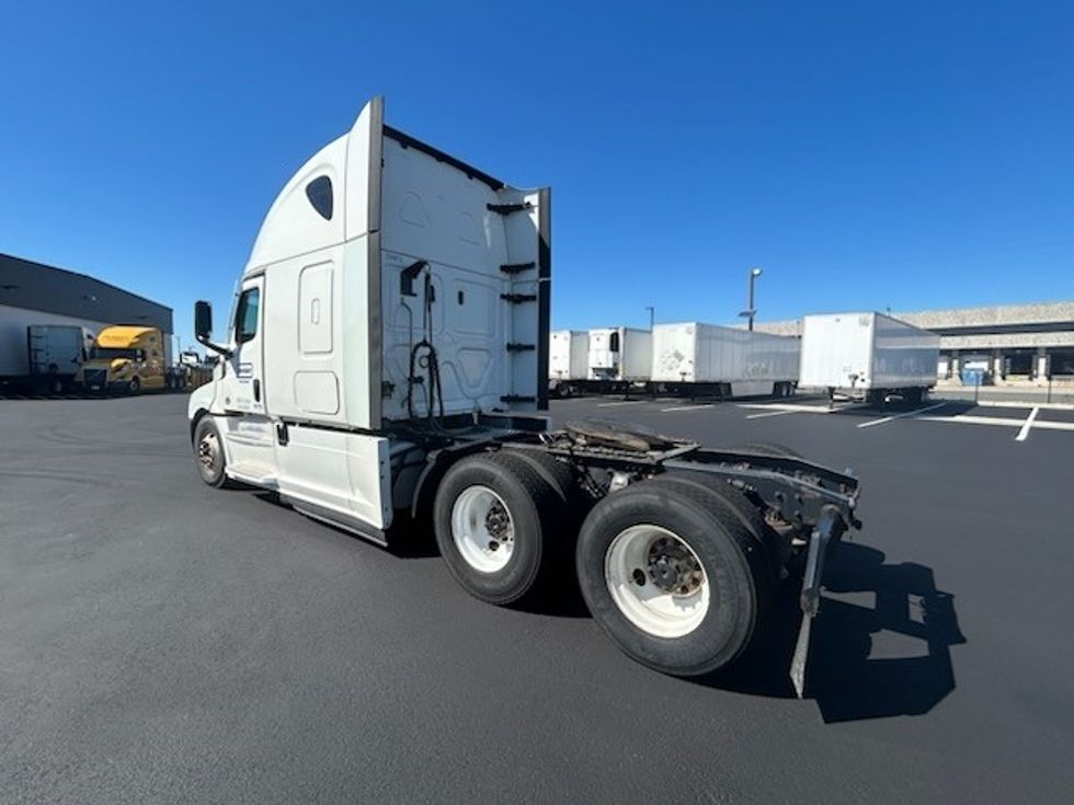 Sleeper Tractor-Heavy Duty Tractors-Freightliner-2021-T12664ST-Linden-NJ-499,100\n\t\tmiles-$ 63,000 - Image 5