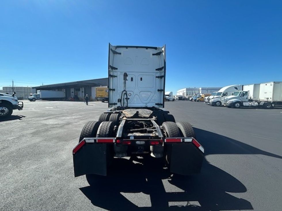 Sleeper Tractor-Heavy Duty Tractors-Freightliner-2021-T12664ST-Linden-NJ-499,100\n\t\tmiles-$ 63,000 - Image 6